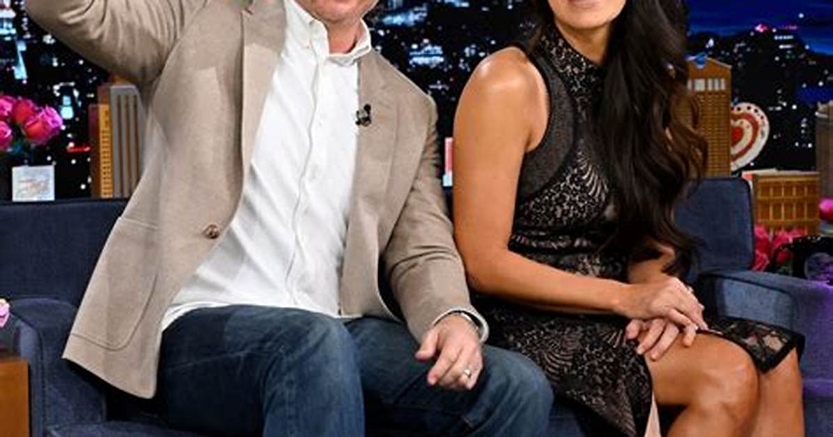 'Fixer Upper' Star Joanna Gaines Shuts Down the 'Tonight Show' in Lace Dress