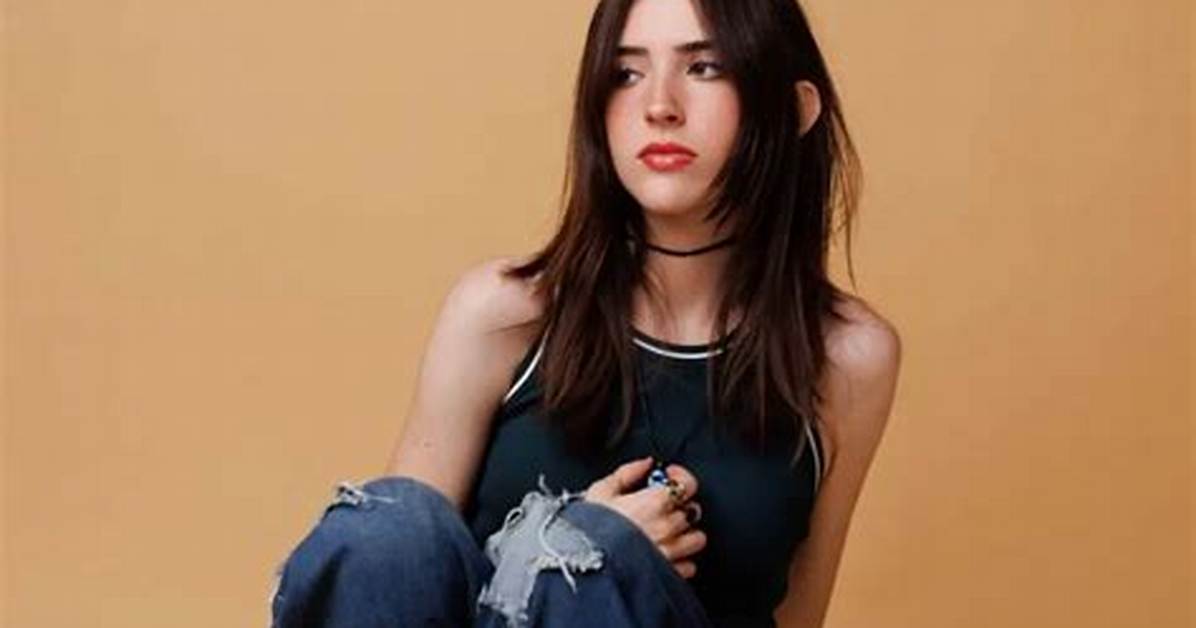 Gabriela Bee