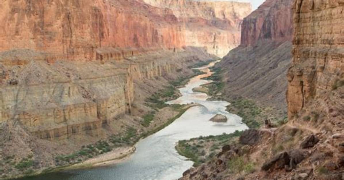 Gorge Meaning
