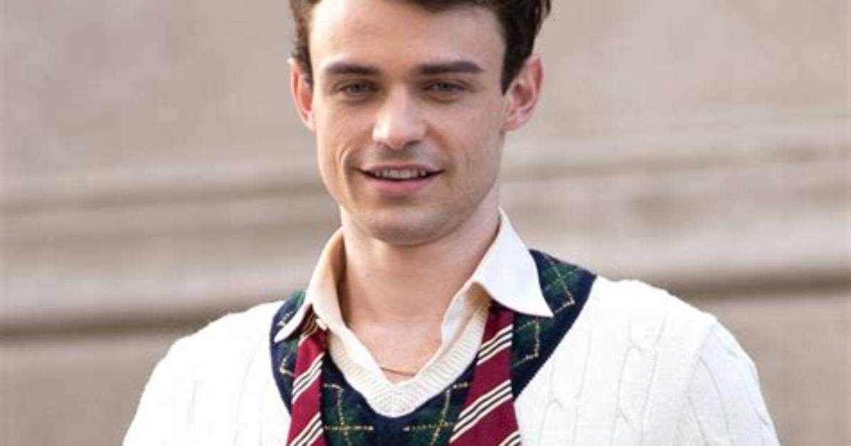 Gossip Girl's Thomas Doherty Makes Official Event Debut with Girlfriend Yasmin Wijnaldum