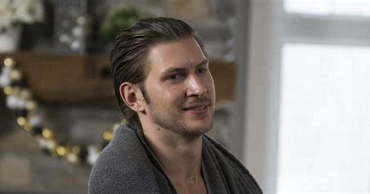 Greyston Holt Net Worth | Bio, Family, Address, Career