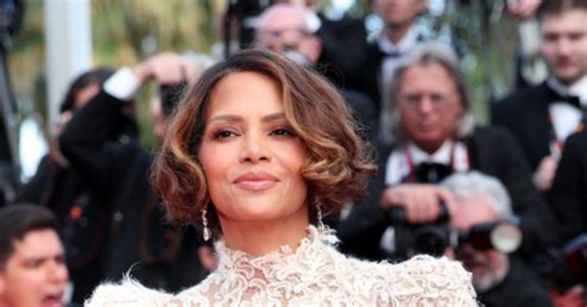 Halle Berry Wore a Butt-Baring Naked Dress for the Naacp Image Awards