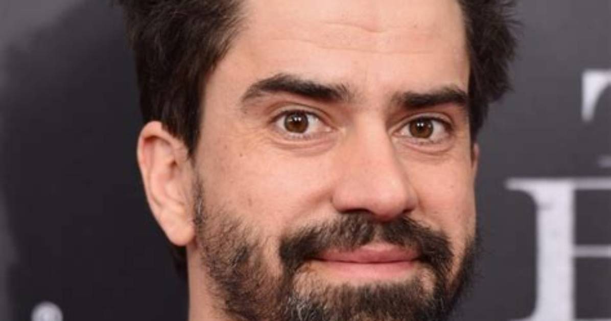 Hamish Linklater Net Worth