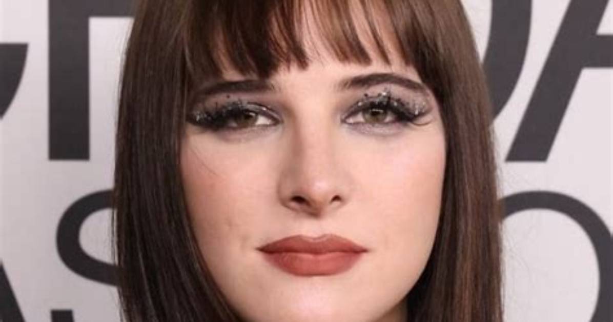 Hari Nef Net Worth