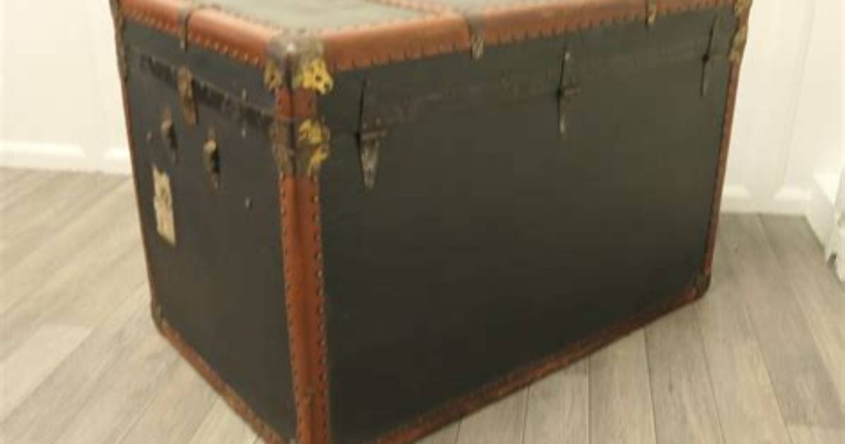 How Big Is a Steamer Trunk