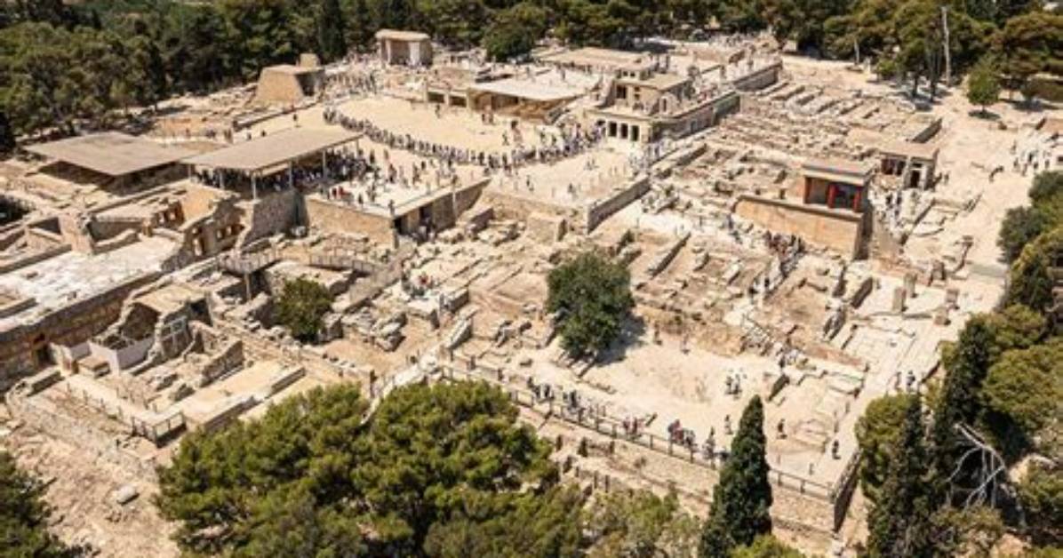 How Did Knossos Fall