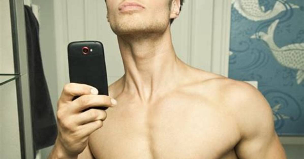 How Do Guys Take Hot Selfies?