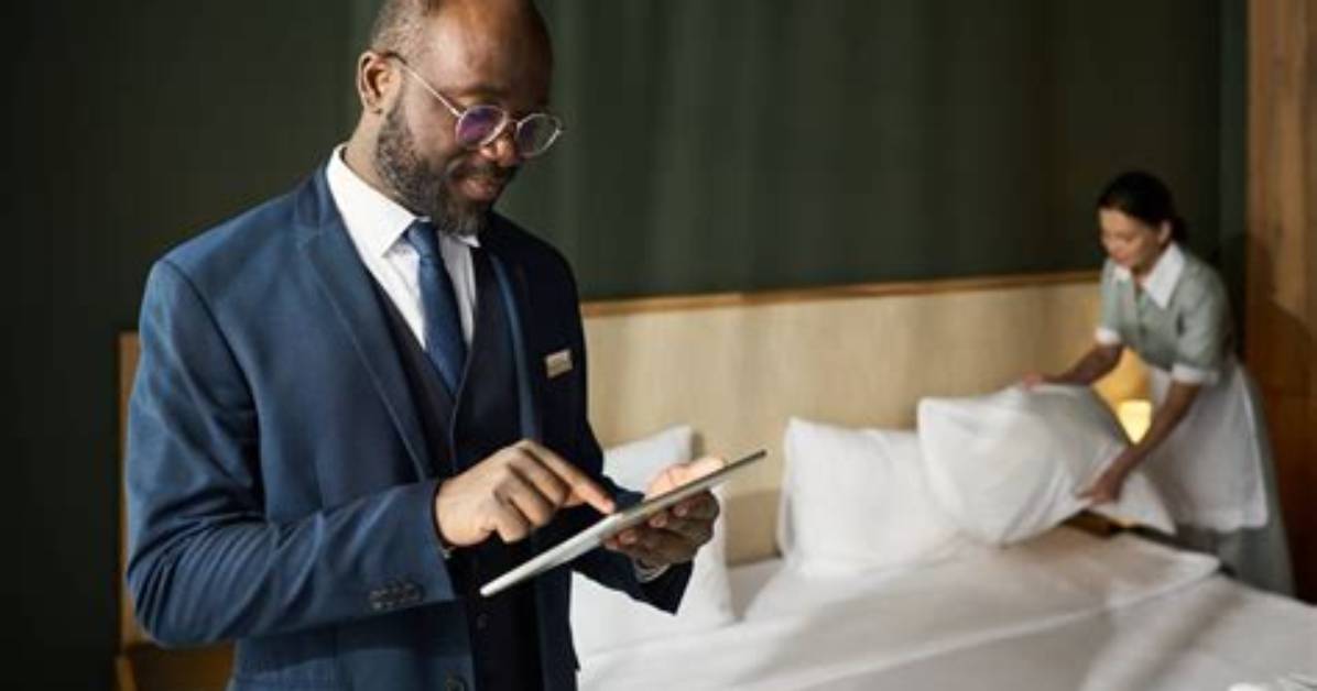 How Do Hotels Manage Front Desk?
