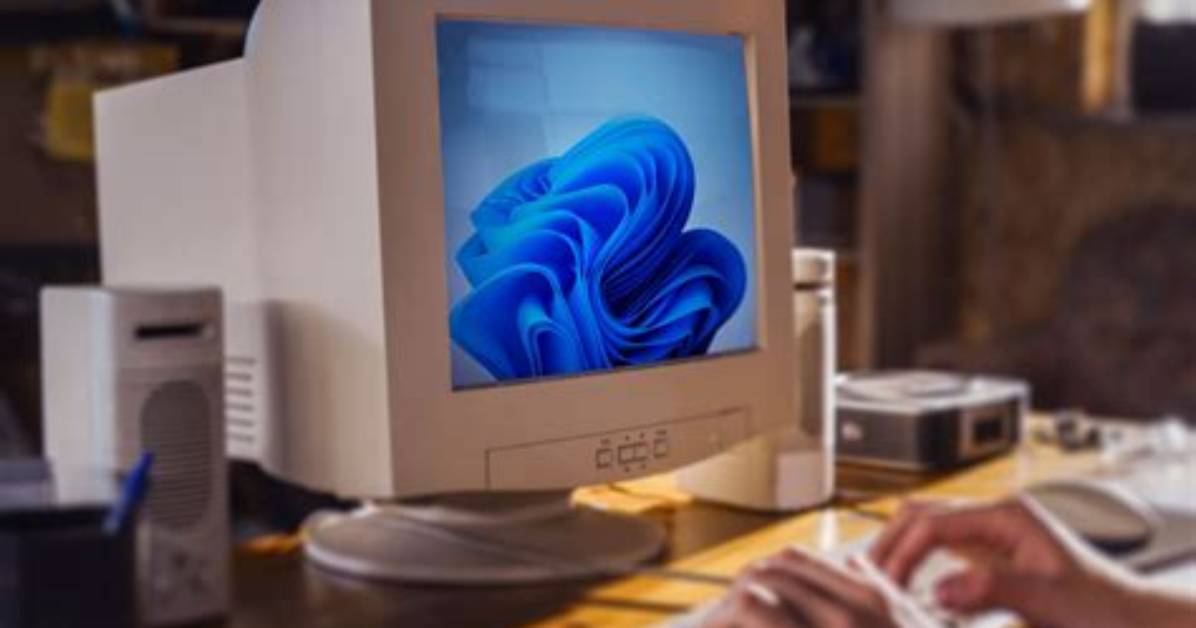How Do I Get the Old Windows 10 Default Wallpaper Back?