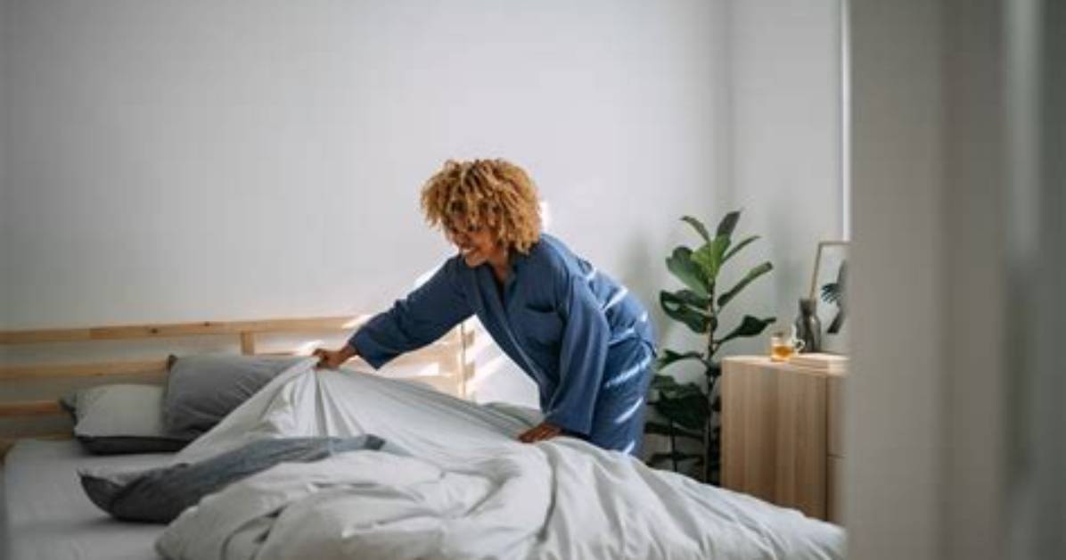 How Do I Make a Bed in Minecraft