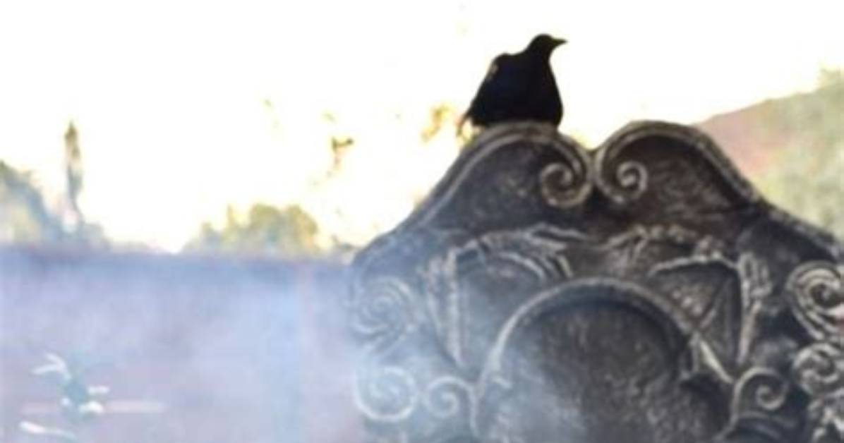 How Do I Make a Cauldron in Minecraft