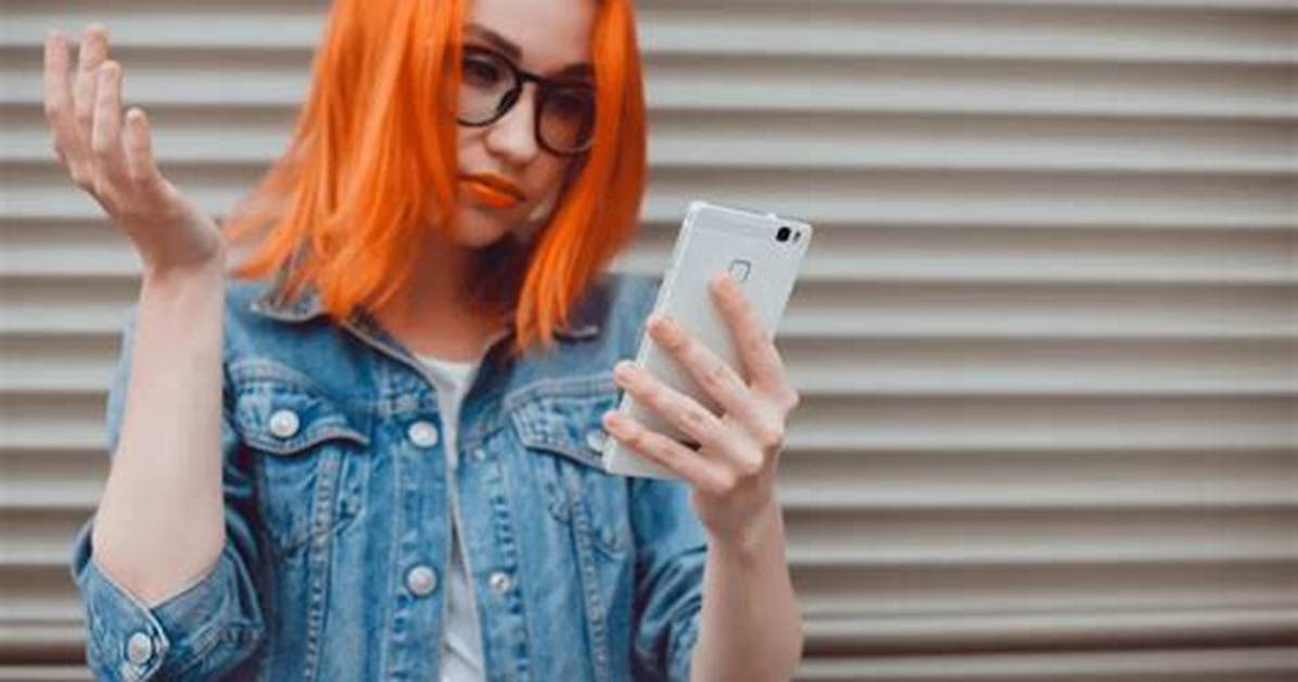 How Do I Turn on My Dead Android Phone?