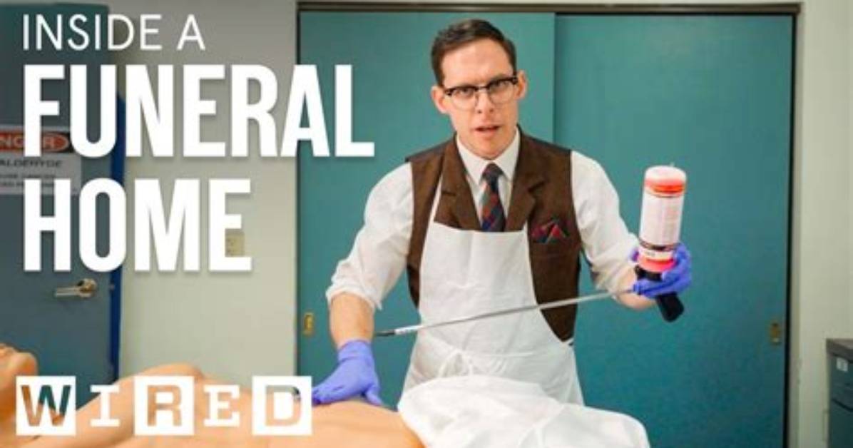 How Do Morticians Prepare a Body for Viewing