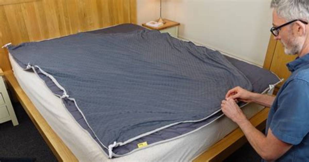 How Do You Attach a Weighted Blanket Cover