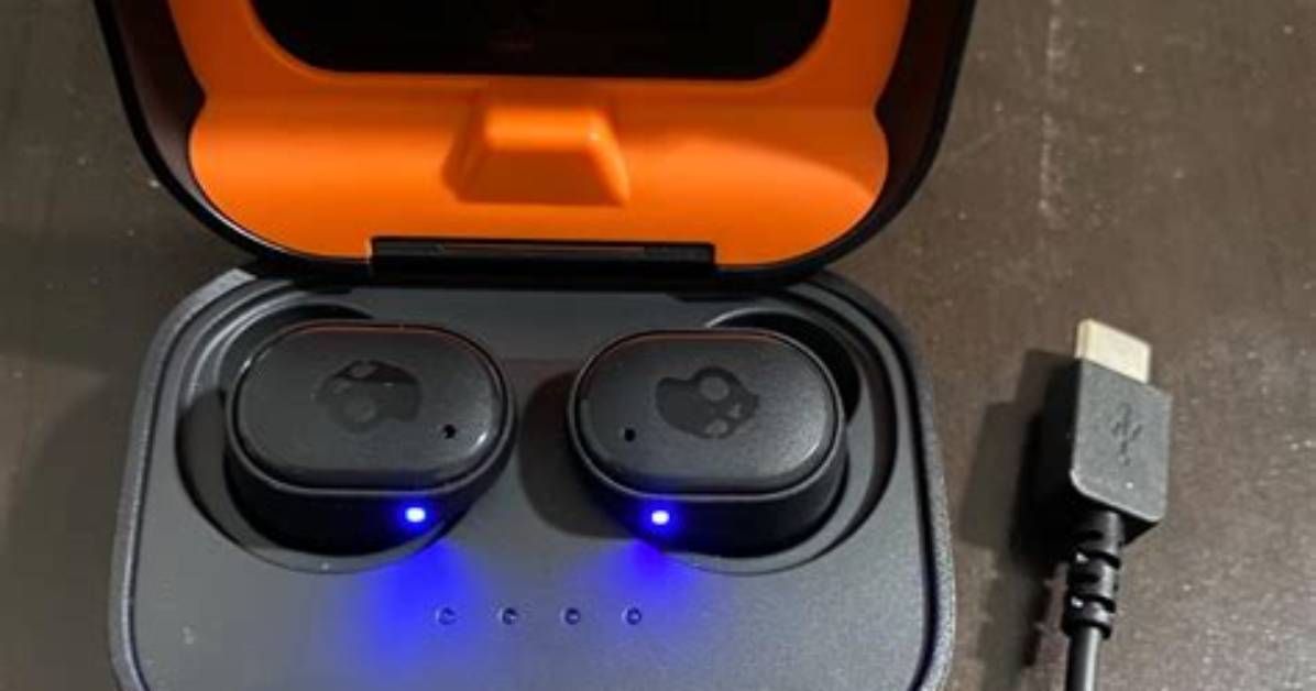How Do You Charge Skullcandy Shrapnel?