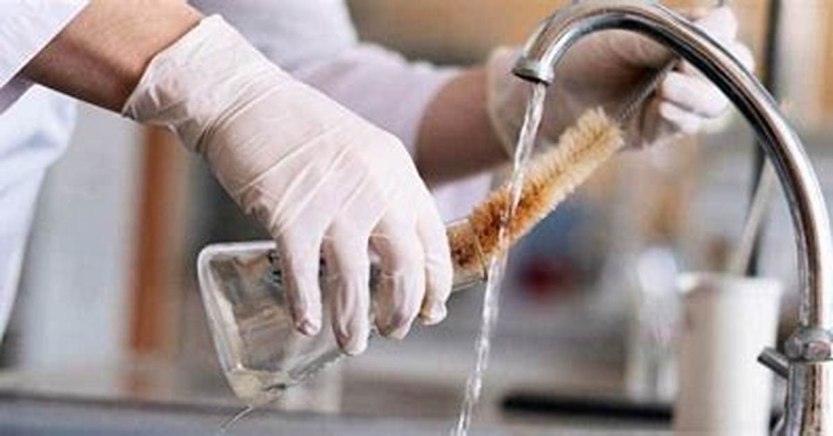 How Do You Clean Lab Glassware