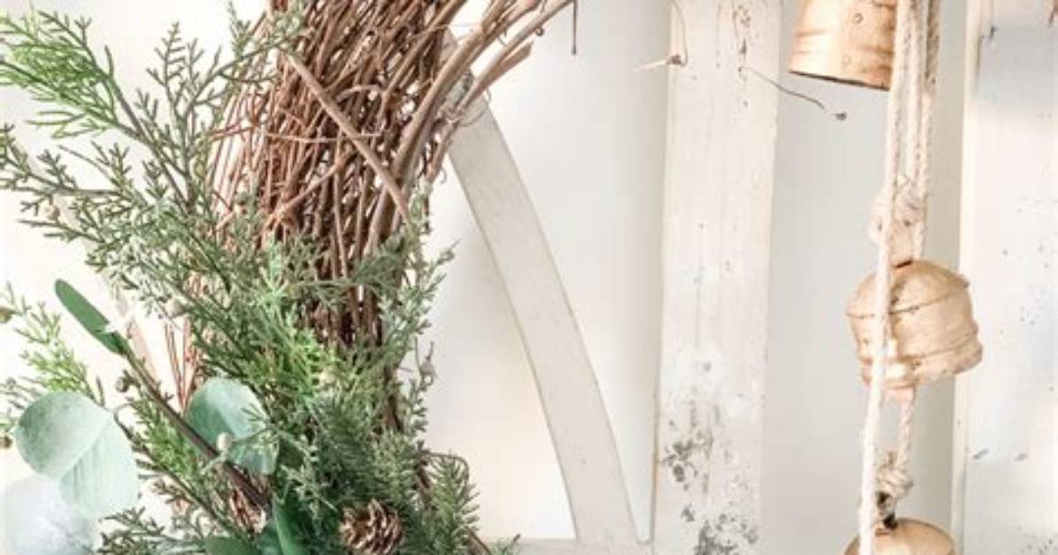 How Do You Decorate a Christmas Grapevine Wreath