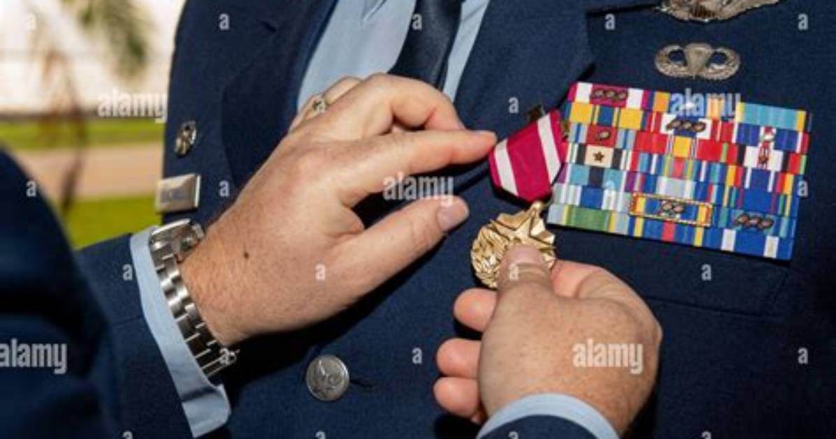 How Do You Get a Meritorious Service Medal?