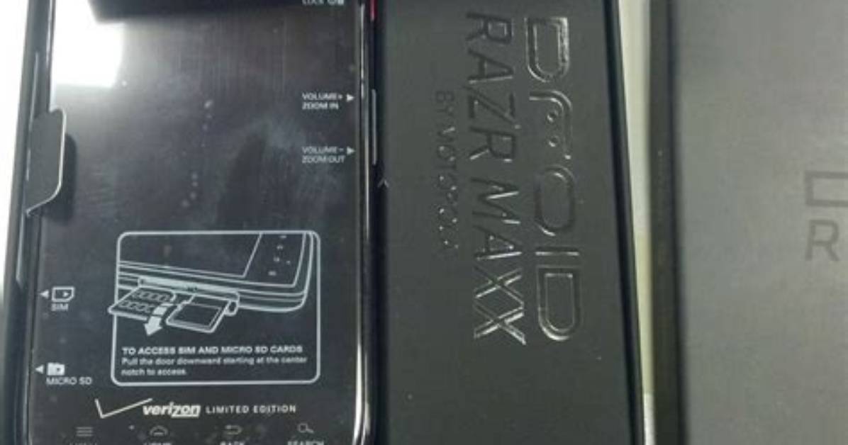 How Do You Open a Droid Maxx?