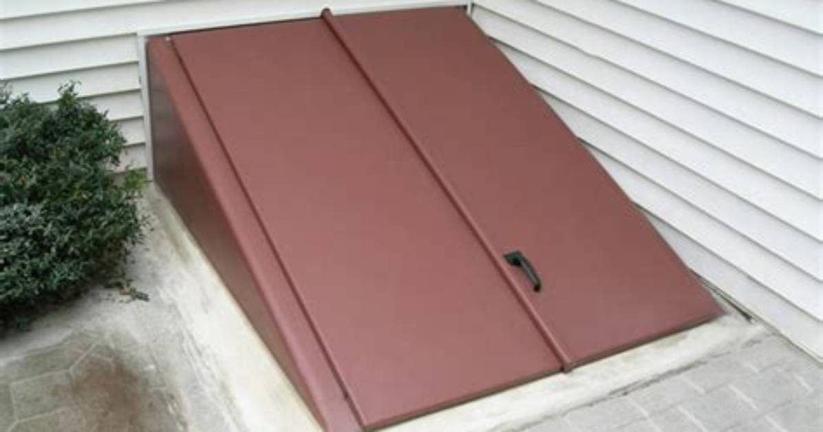 How Do You Paint a Basement Door?