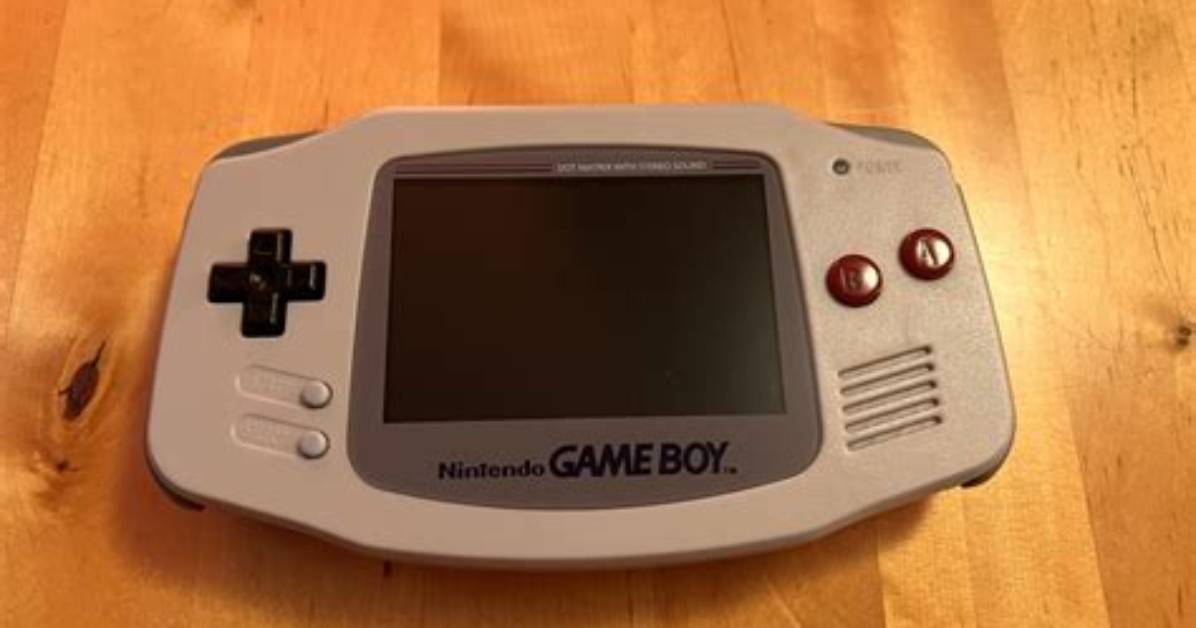 How Do You Turn on a Gameboy Advance?