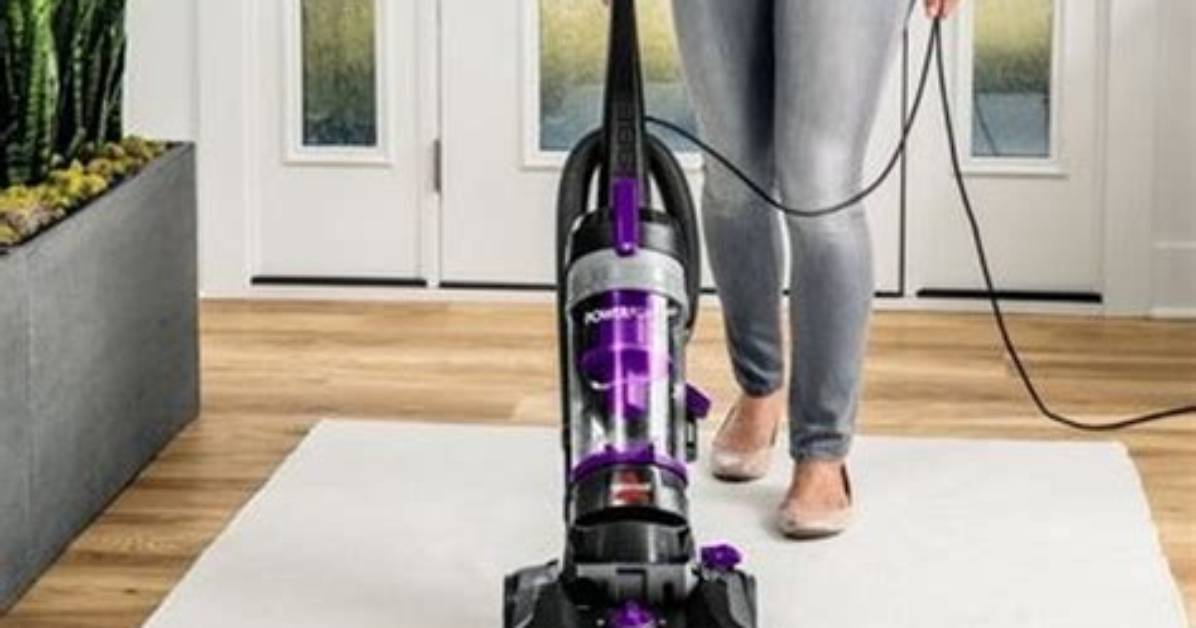 How Do You Use a Bissell Powerforce Compact Vacuum?