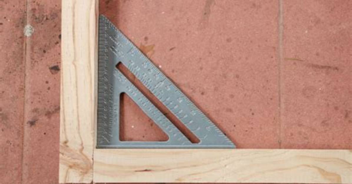 How Do You Use a Framing Square for Stringers?