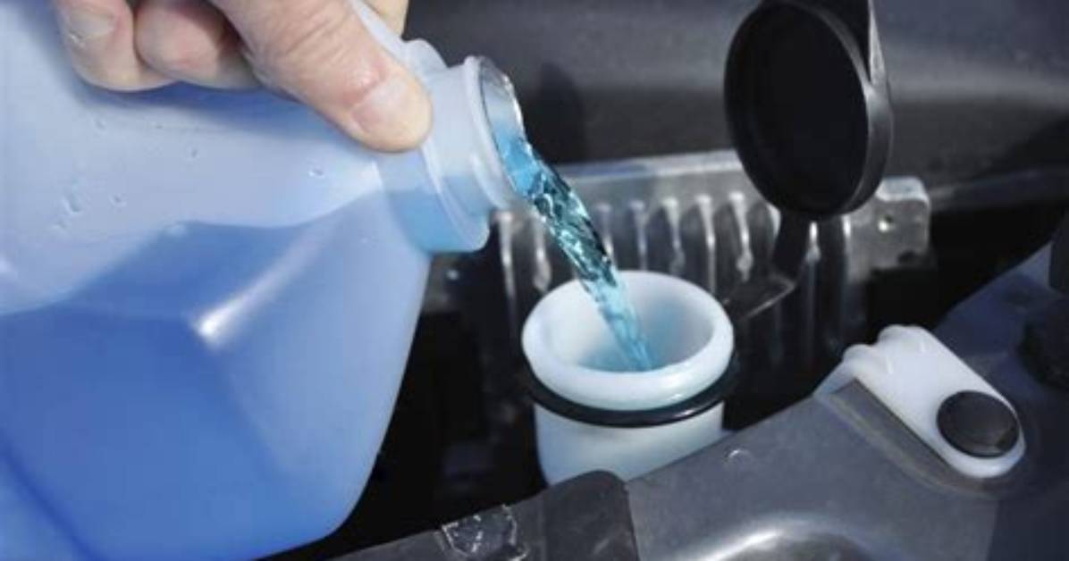 How Do You Use Windshield Wiper Water