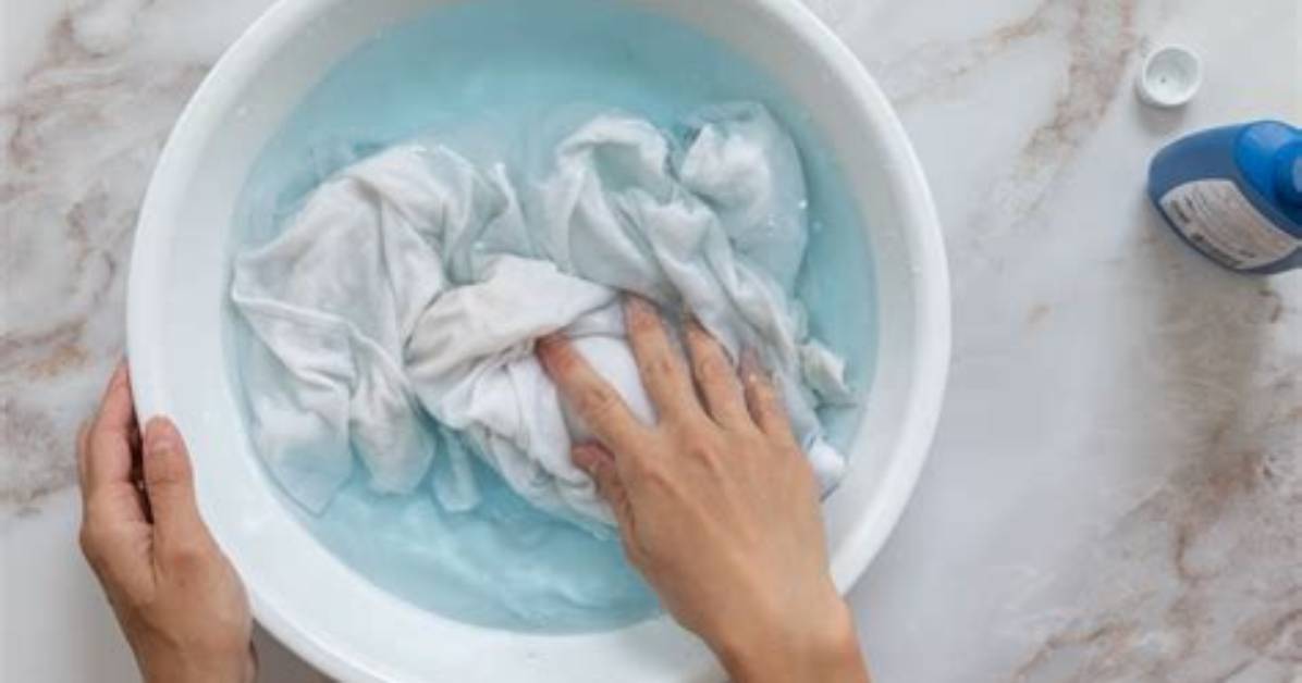 How Do You Whiten Yellow Clothes?