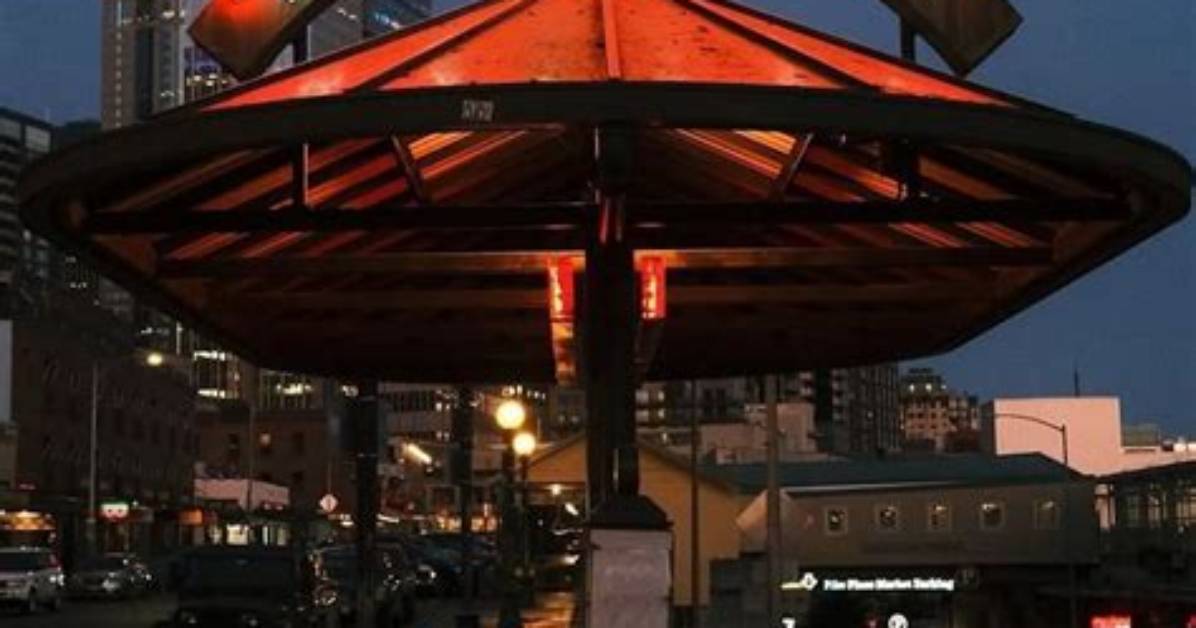 How Late Does Comerica Stay Open?