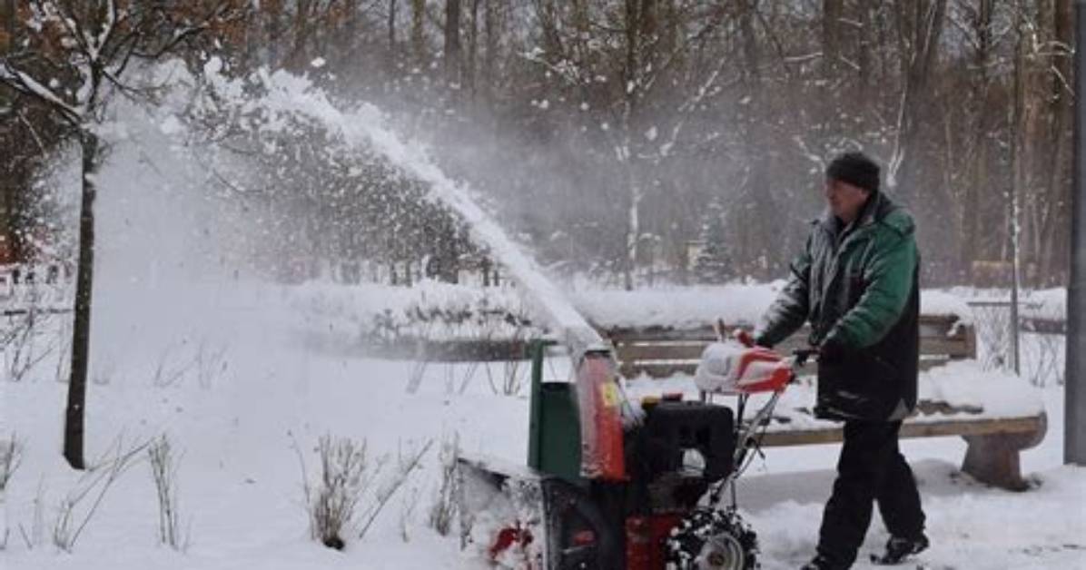 How Long Should a Snowblower Last
