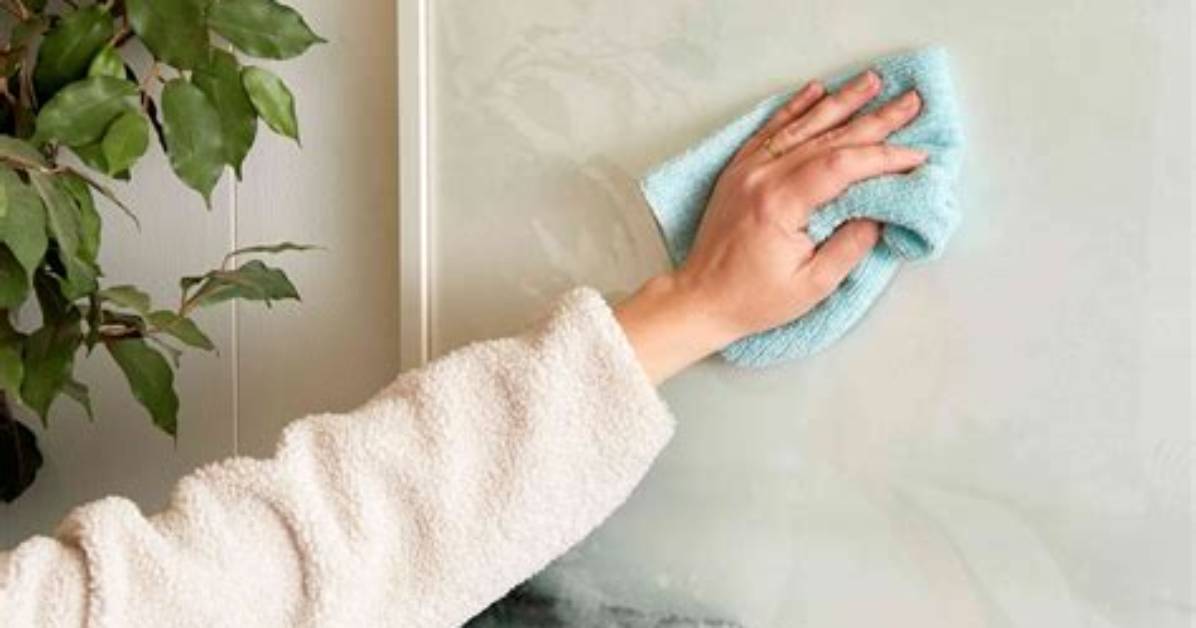 How to Clean Plexiglass