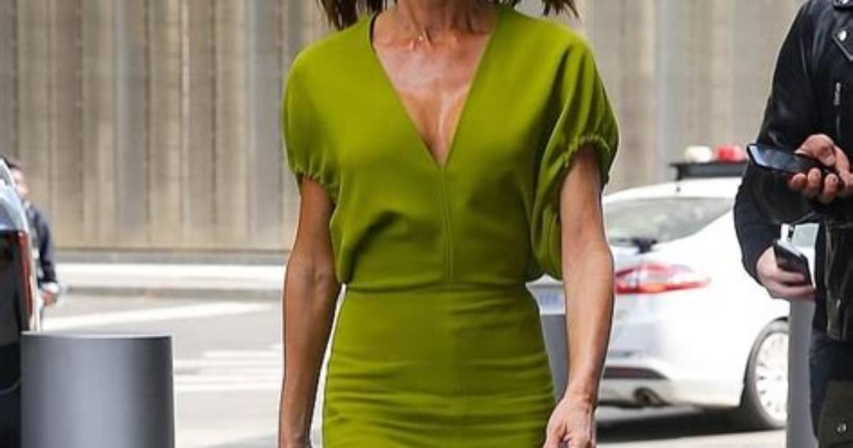 How to Dress Like Victoria Beckham