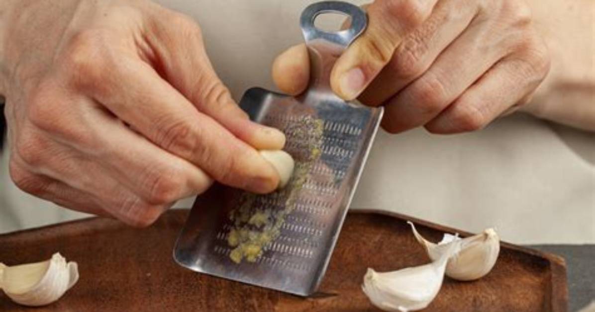 How to Grate Garlic?