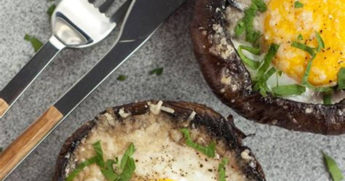 How to Make Egg-Stuffed Portobello Mushrooms, Steak and Broiled Tomatoes with Oil + Vinegar | Rachael Ray