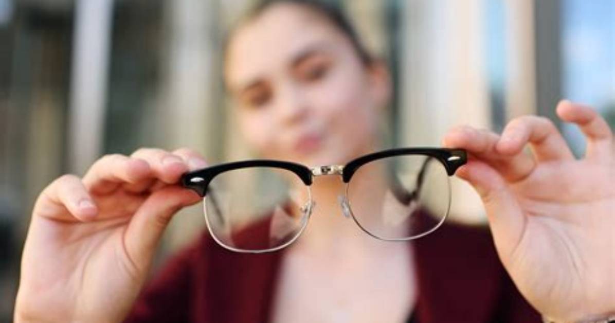 How to Remove the Spectacles?