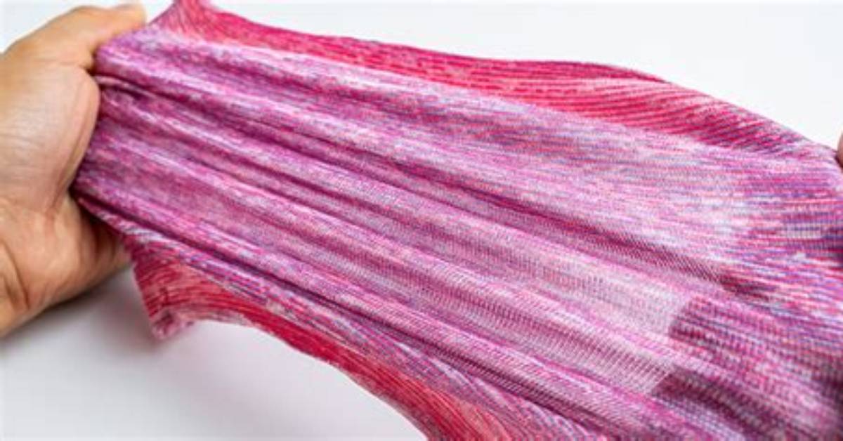 How to Stretch Clothes That Shrunk?