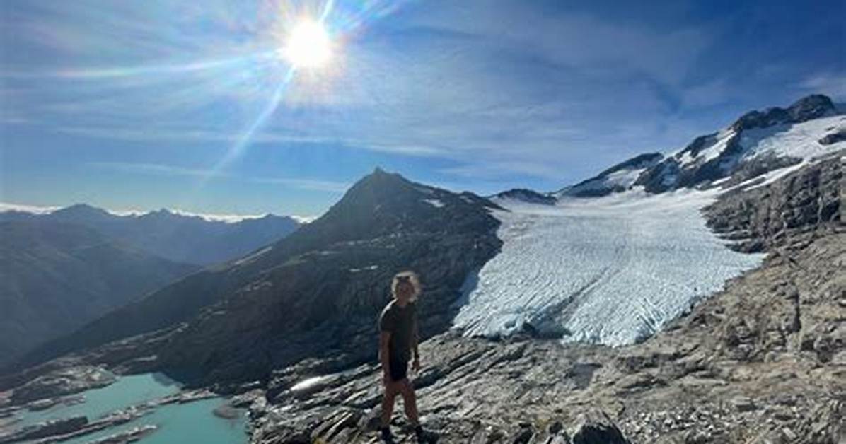 I Comfortably Hiked a Freezing Glacier in These $25 Fleece Leggings