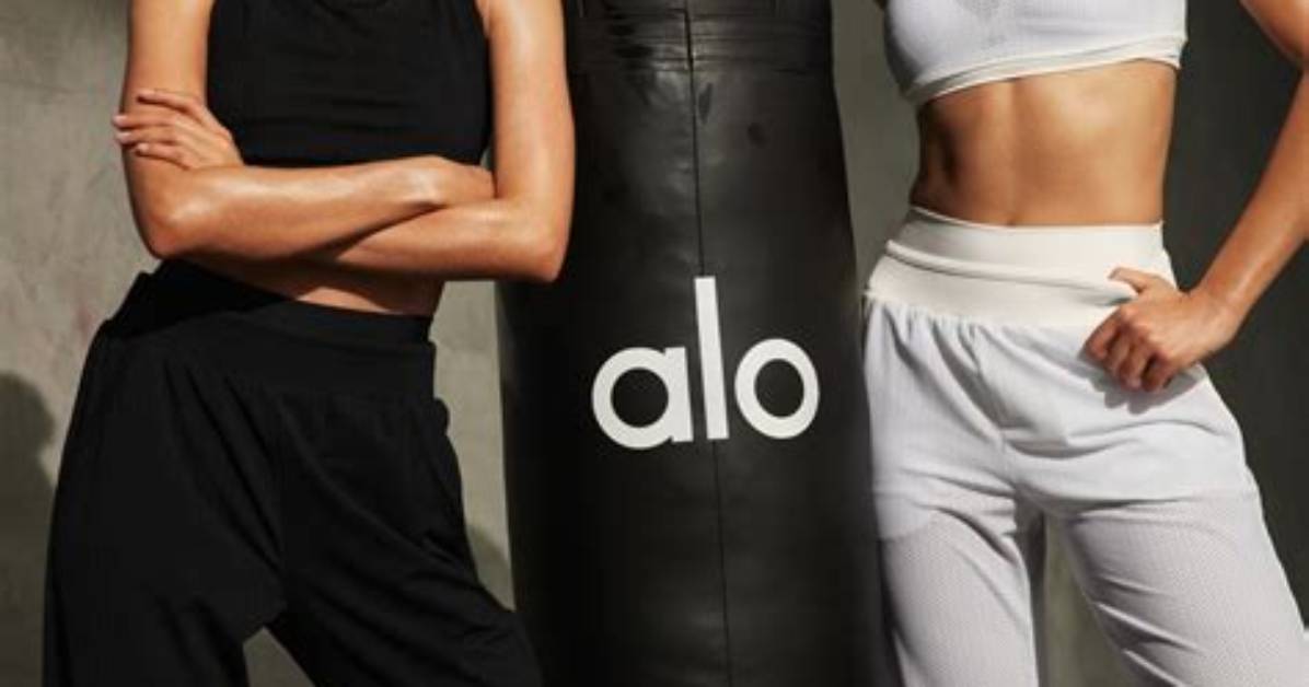 I’m Stocking up on Alo Yoga’s Airmesh Thongs That Are So Comfy
