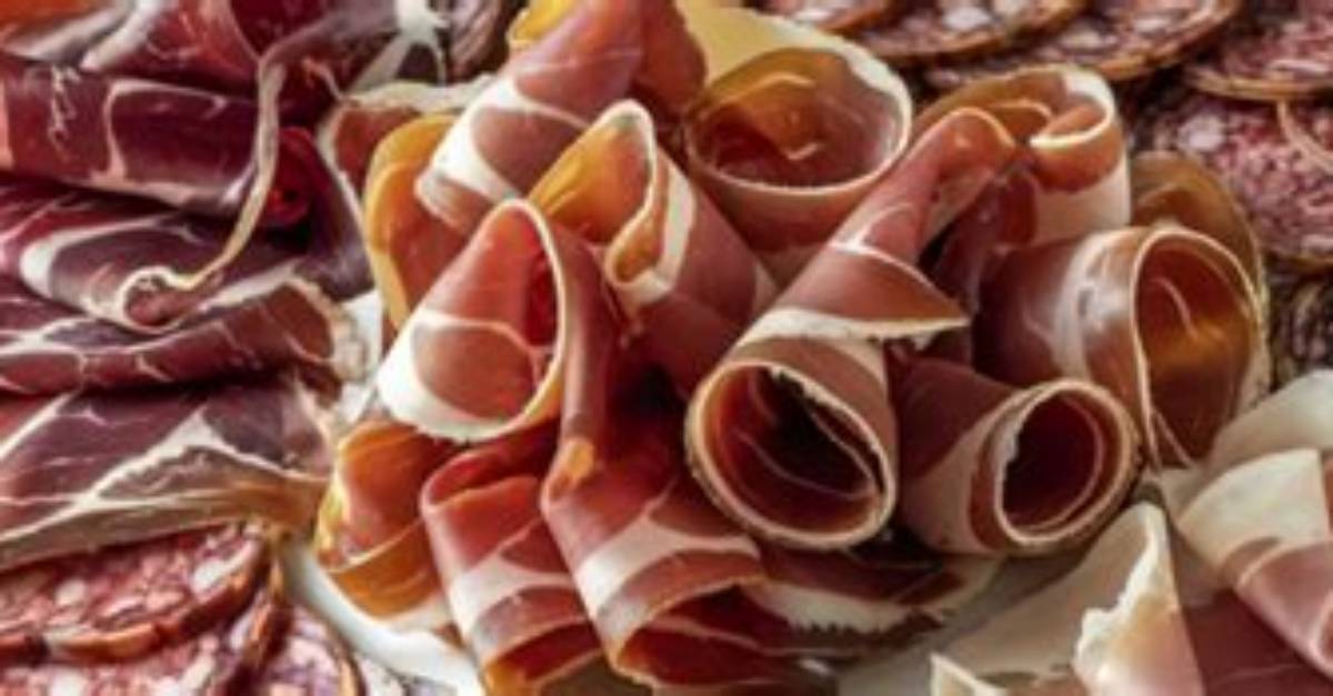 Is Cacciatore the Same as Chorizo?