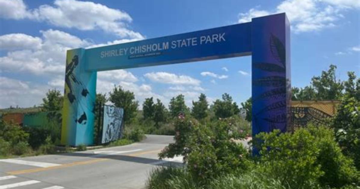 Is Chisholm Park Open?