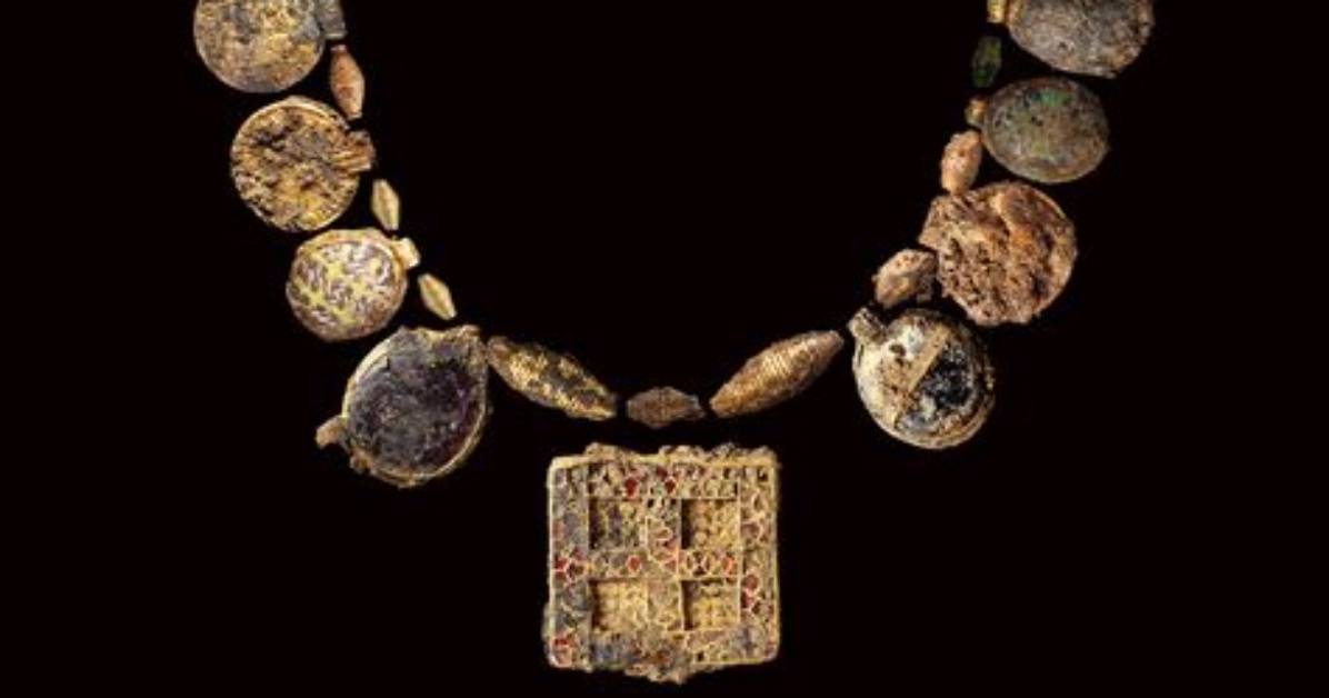 Is Jewelry a Primary Source