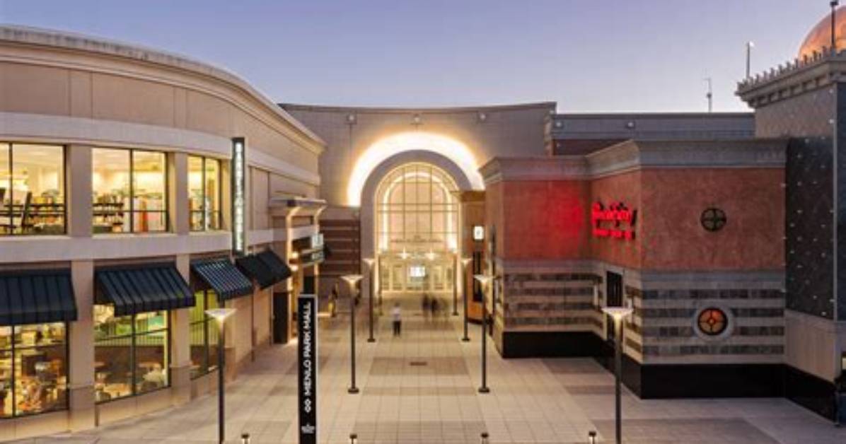 Is Menlo Park Mall Open?