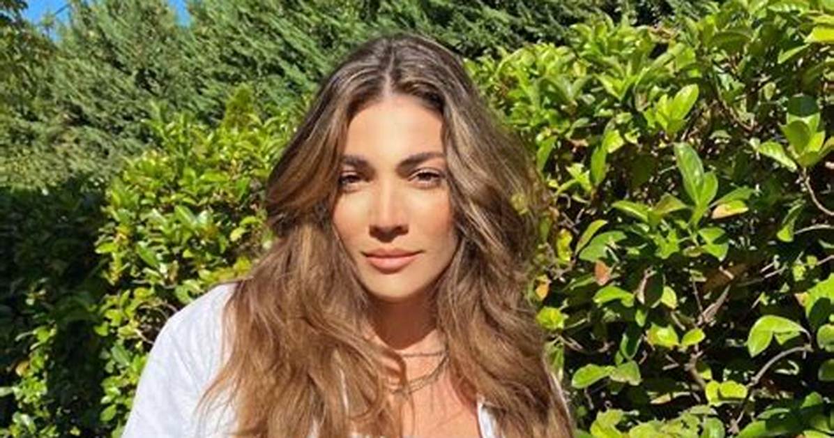 Ivi Adamou
