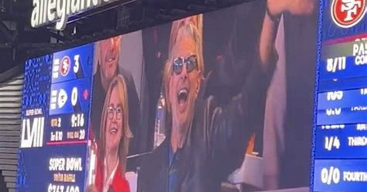 Jeff Goldblum Shown on Super Bowl Jumbotron, Fans Go Wild