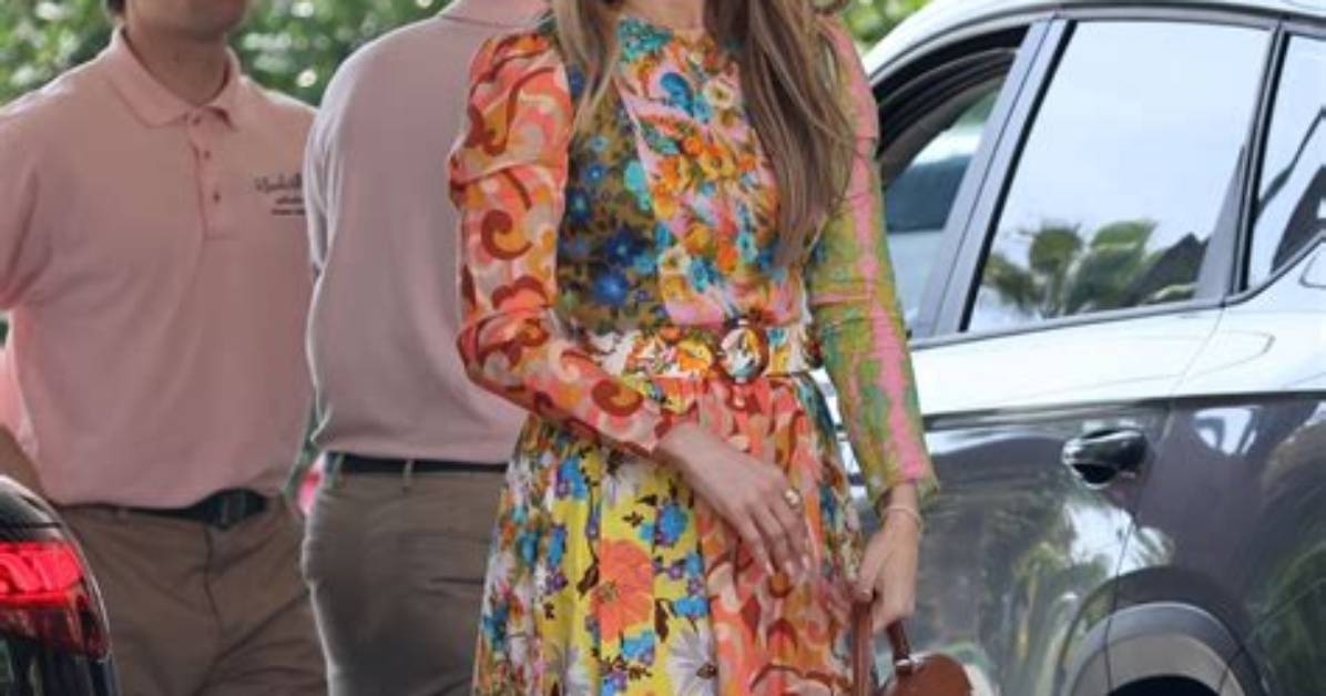 Jennifer Lopez Wears 70S-Inspired Fashion Trends for Her New Music Video Outfit