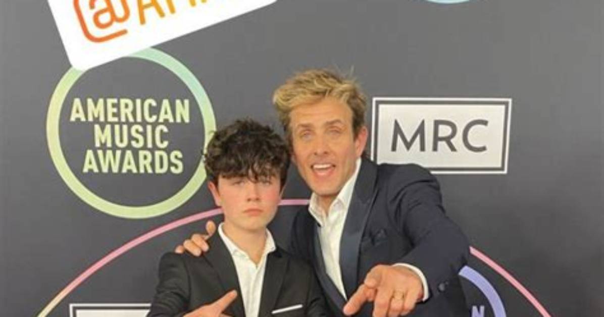 Joey Mcintyre Brings Son Griffin, 14, to 2021 Amas: Photo