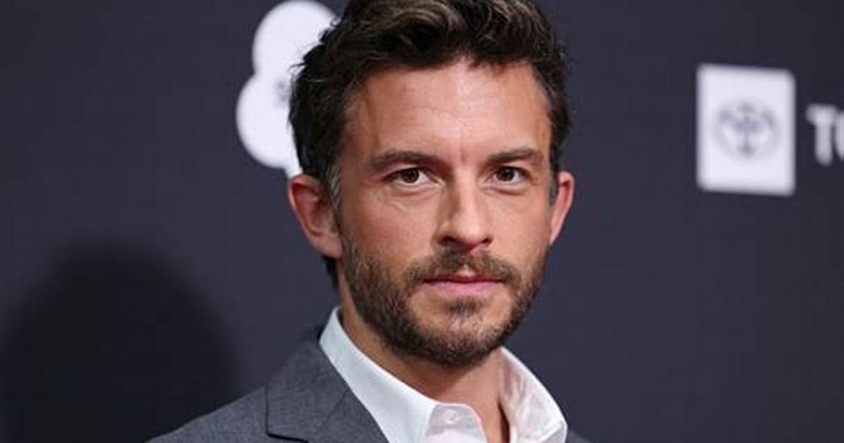 Jonathan Bailey – Celebsgraphy