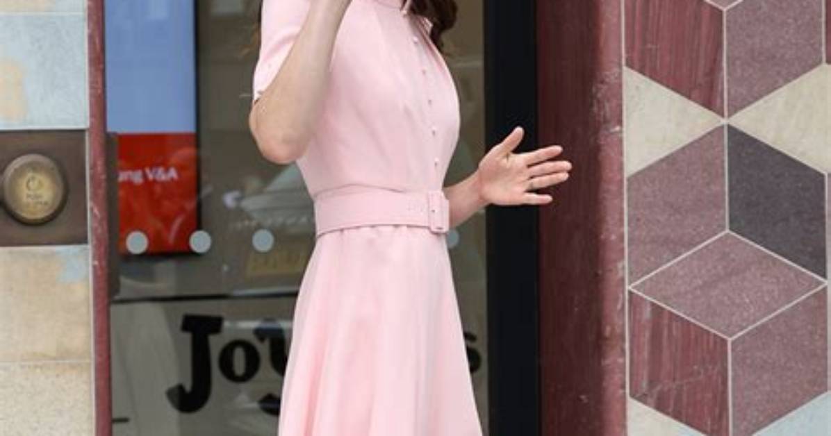 Kate Middleton Wears Pink to Meet Young Cancer Patient