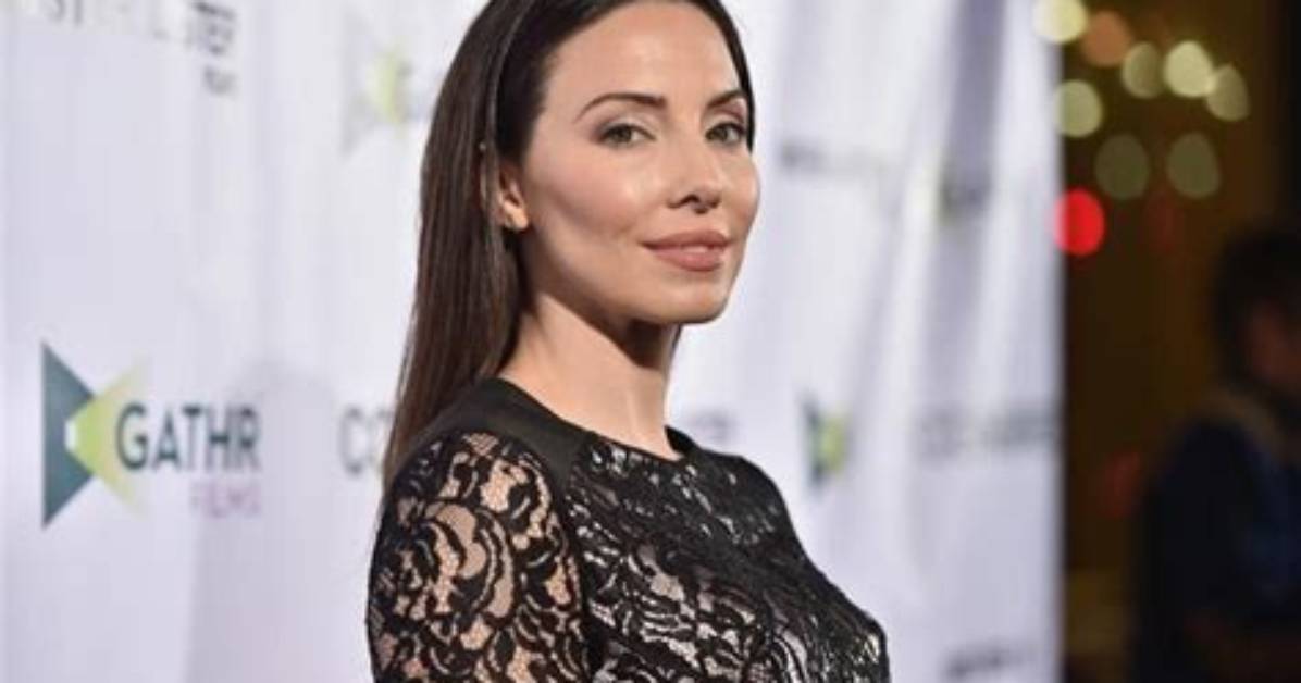 Know About Whitney Cummings; Net Worth, Age, Instagram, Fiancé